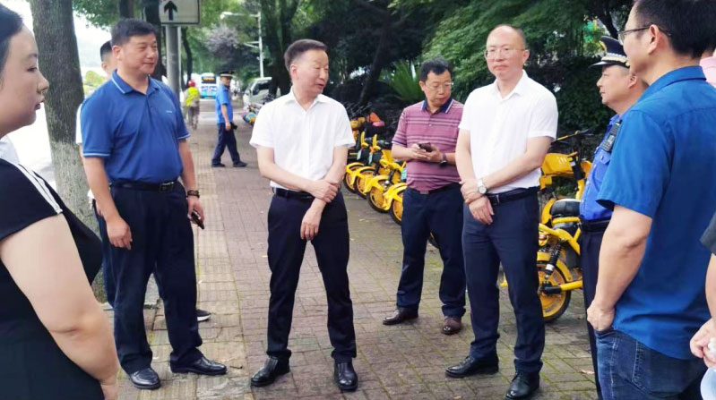 �ߵ���һ���Ӳ��վ�ܱ߹����綯���������