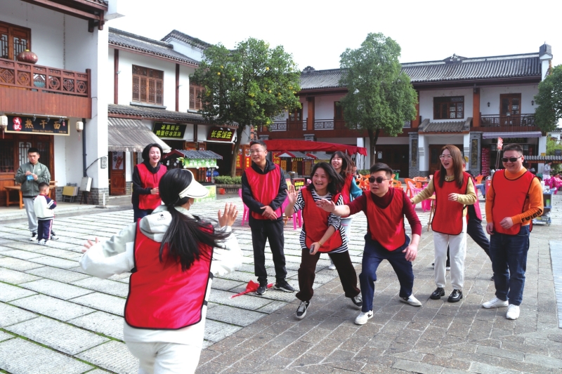 �塰�⡱���У����󡱲���ǰ