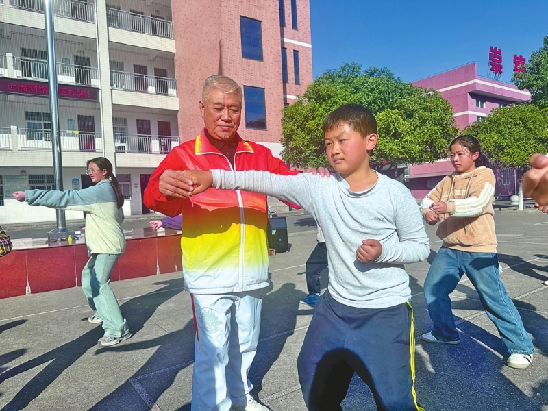 ��ͳ������У԰ ���Ŵ���������