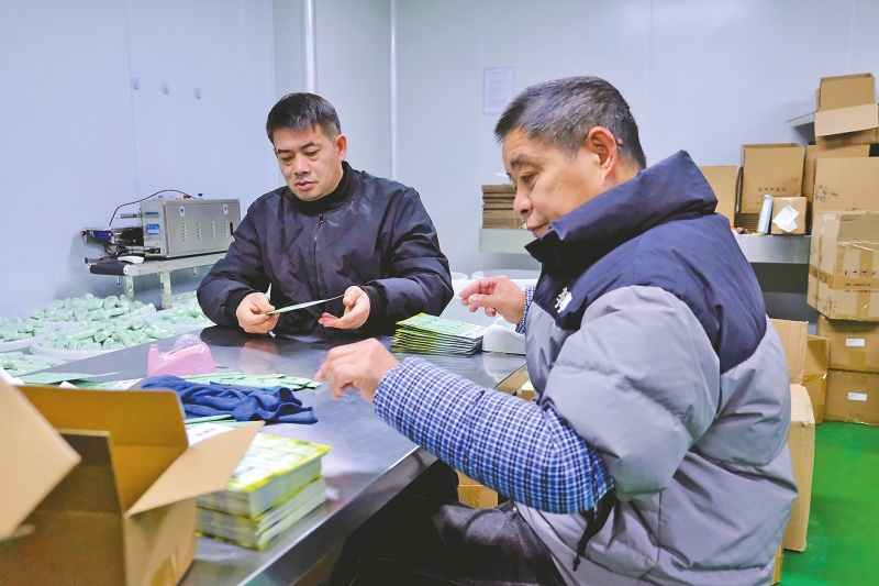 ɽˮ��̣��߹�һ����һ��