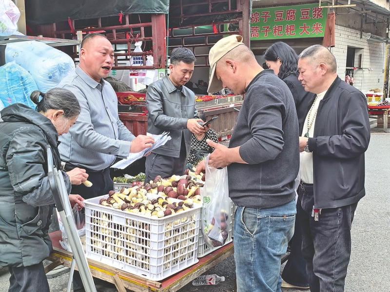 ��ɲ���������Ա���ں�ɽ�������г��������ס�