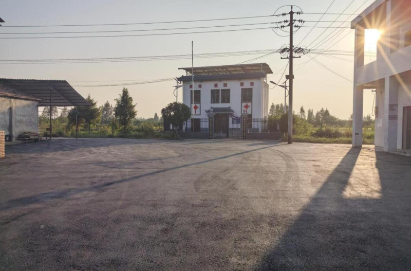 回民村道路整平减噪音 清真寺场地焕新传文化