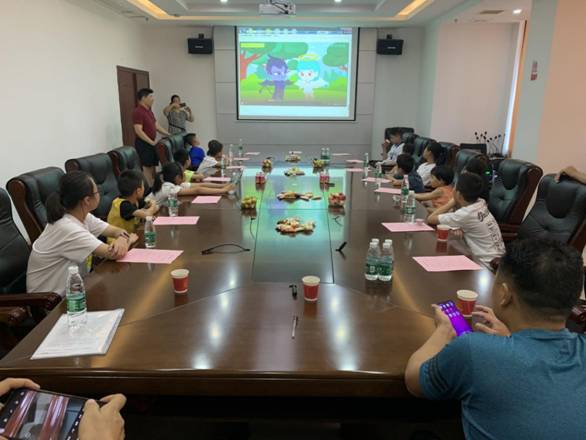 青少年观看教育片