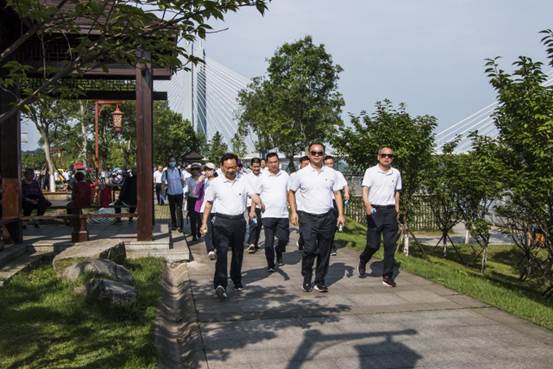 说明: 5520c51a4a6b4015ca84bb4e3915dab