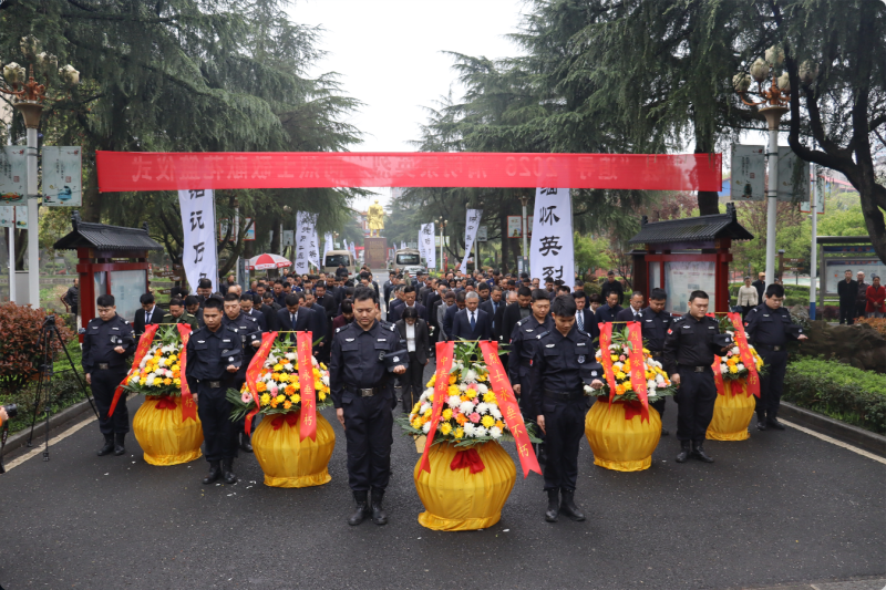 ������������ ���񽨵�ΰҵ