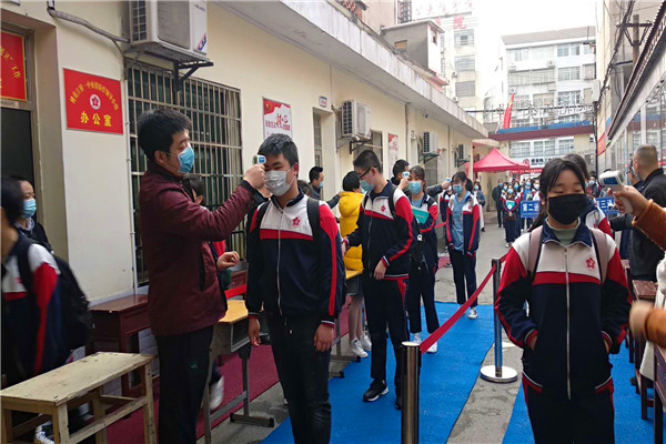 桃江桃花江镇一中737名九年级学生全部到校复学复课