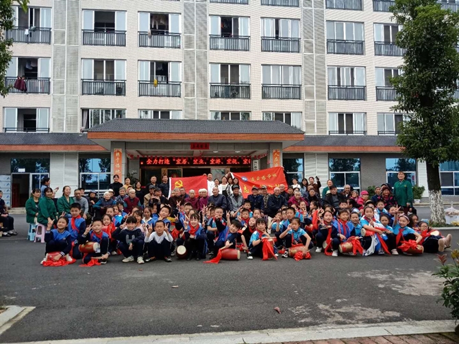 沅江凌云塔学校爱在金秋情暖夕阳重阳节志愿服务活动